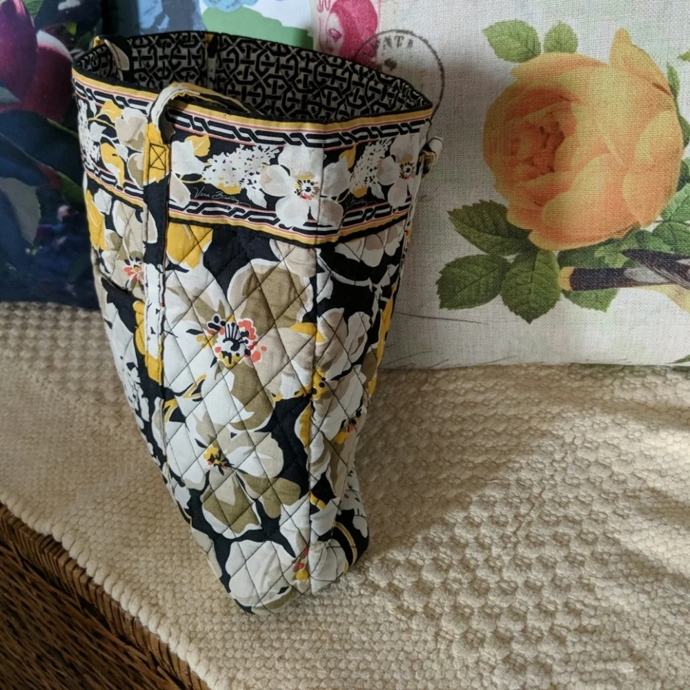 Vera Bradley quilted tote bag floral - Picture 4 of 8